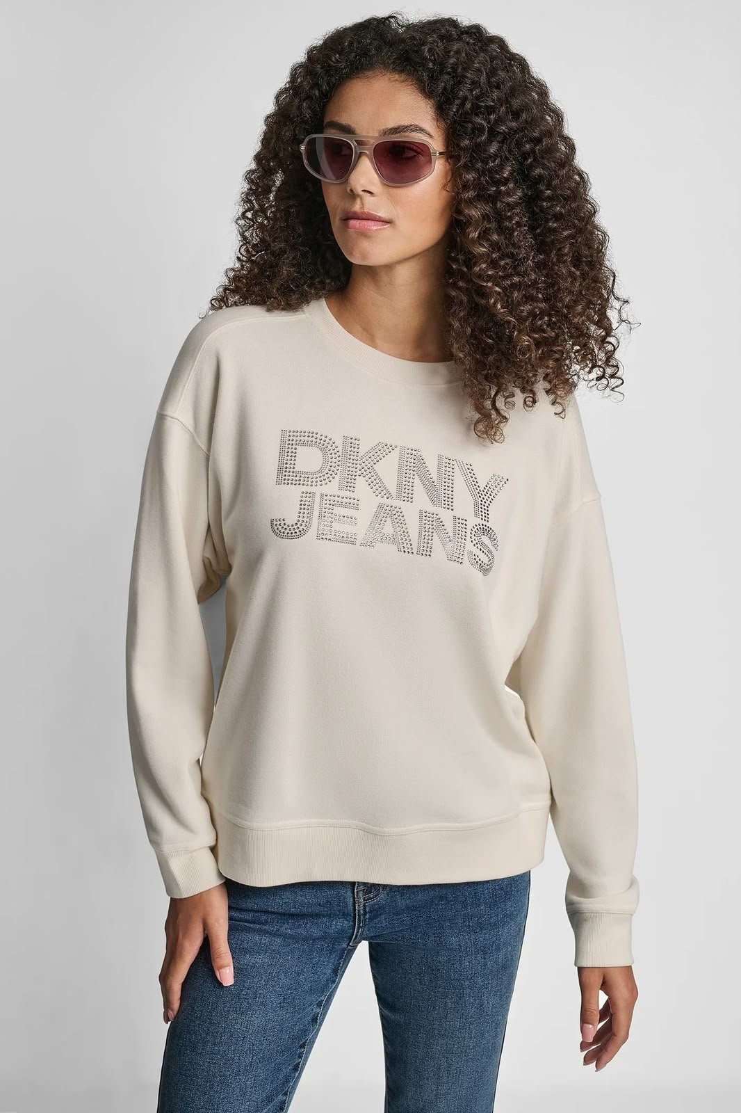سويت شيرت DKNY Jeans حريمي أوف وايت بلوجو ستراس