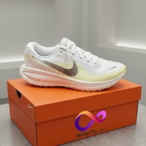 حذاء Nike رياضي أبيض مقاس 39